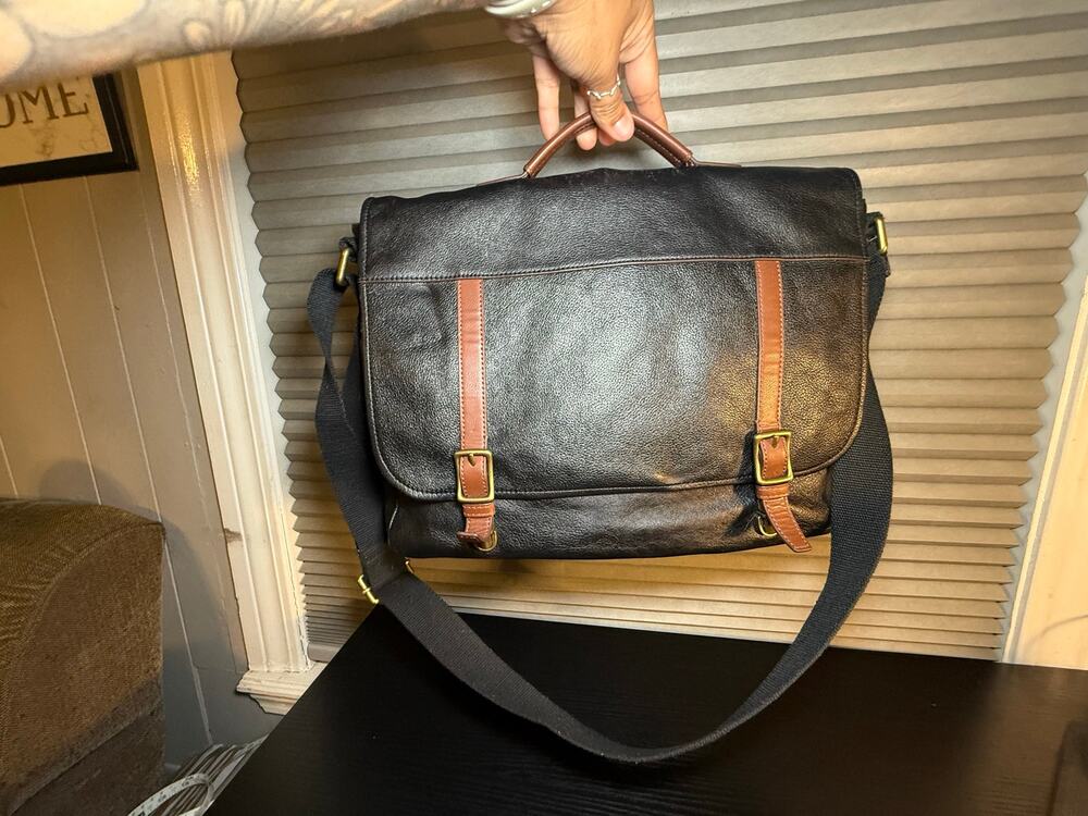 Fossil Black Leather Messenger Laptop Bag Briefcase Crossbody Work Satchel